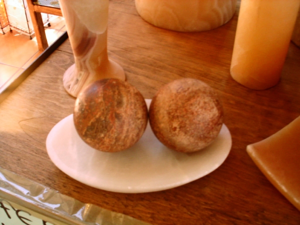 Canicas anaranjadas.
