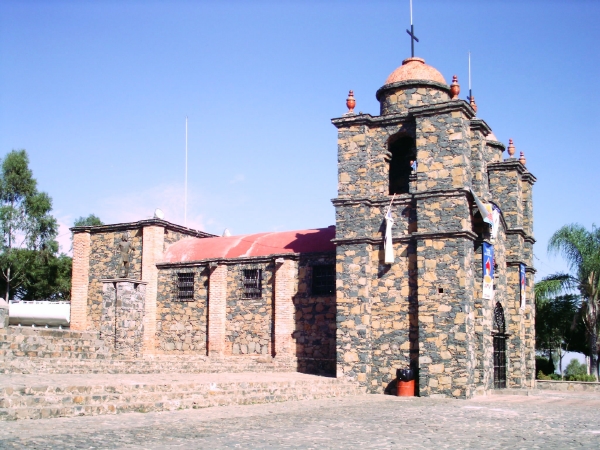 Templo en el cerro de la Reina.